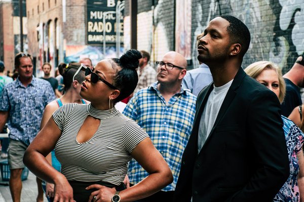 Bataille des Rimes : Rap Américain contre Rap Français – Une Analyse Компarative Captivante